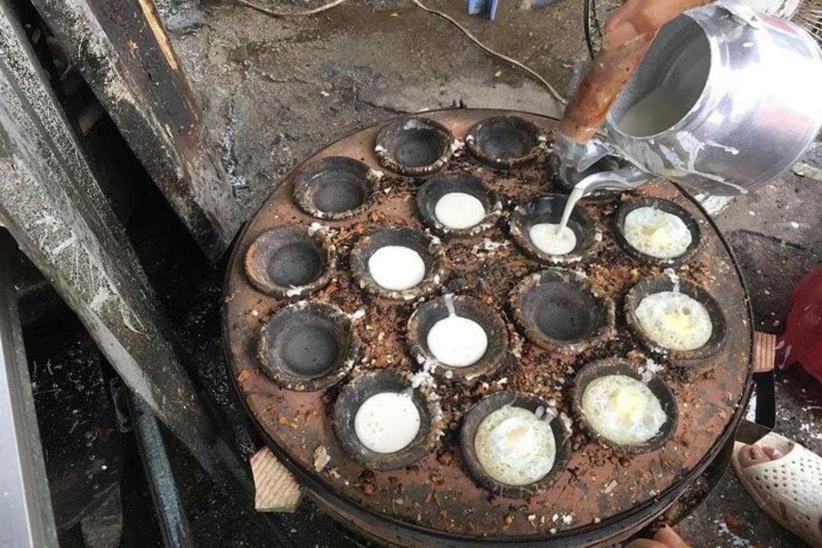 ocakta bir tavada bir sürü kek
