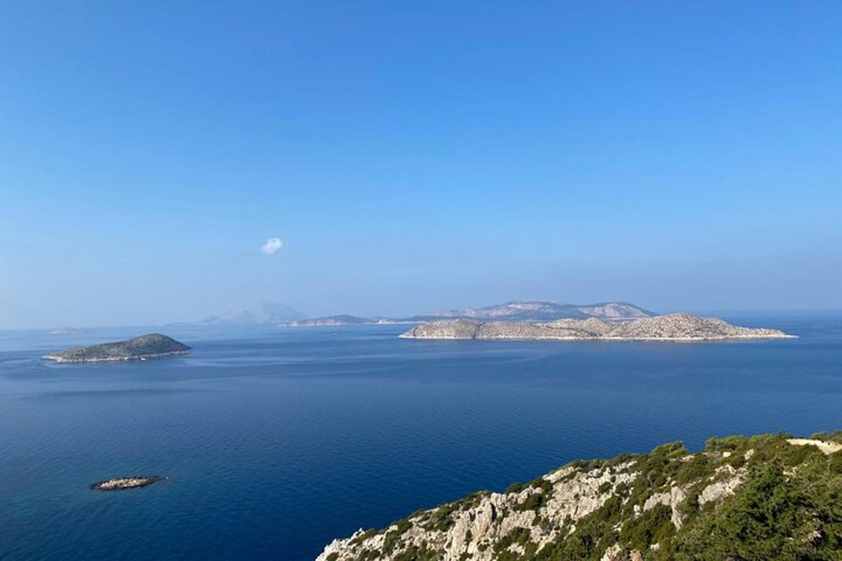 острво усред велике водене површине