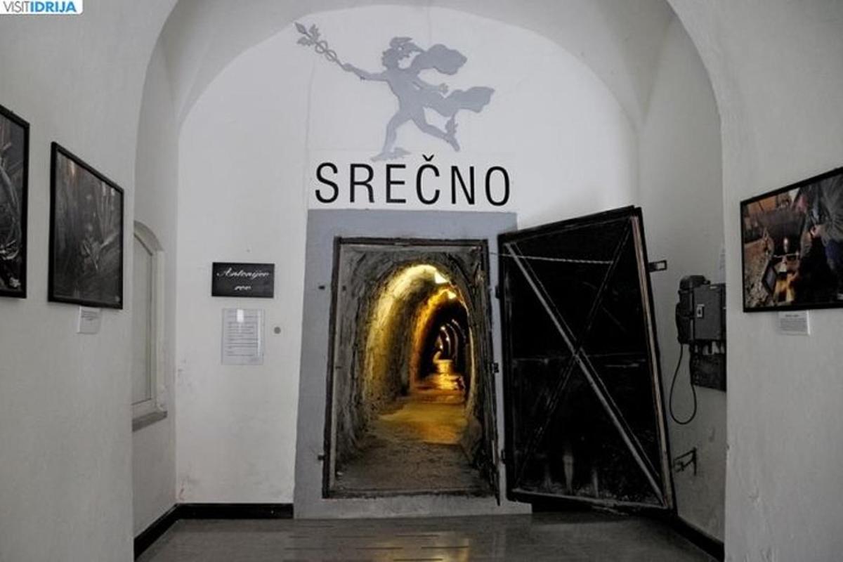 tunel s cedulí Steamo na zdi
