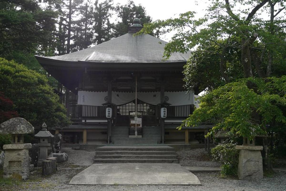 japonská svatyně s budovou se střechou