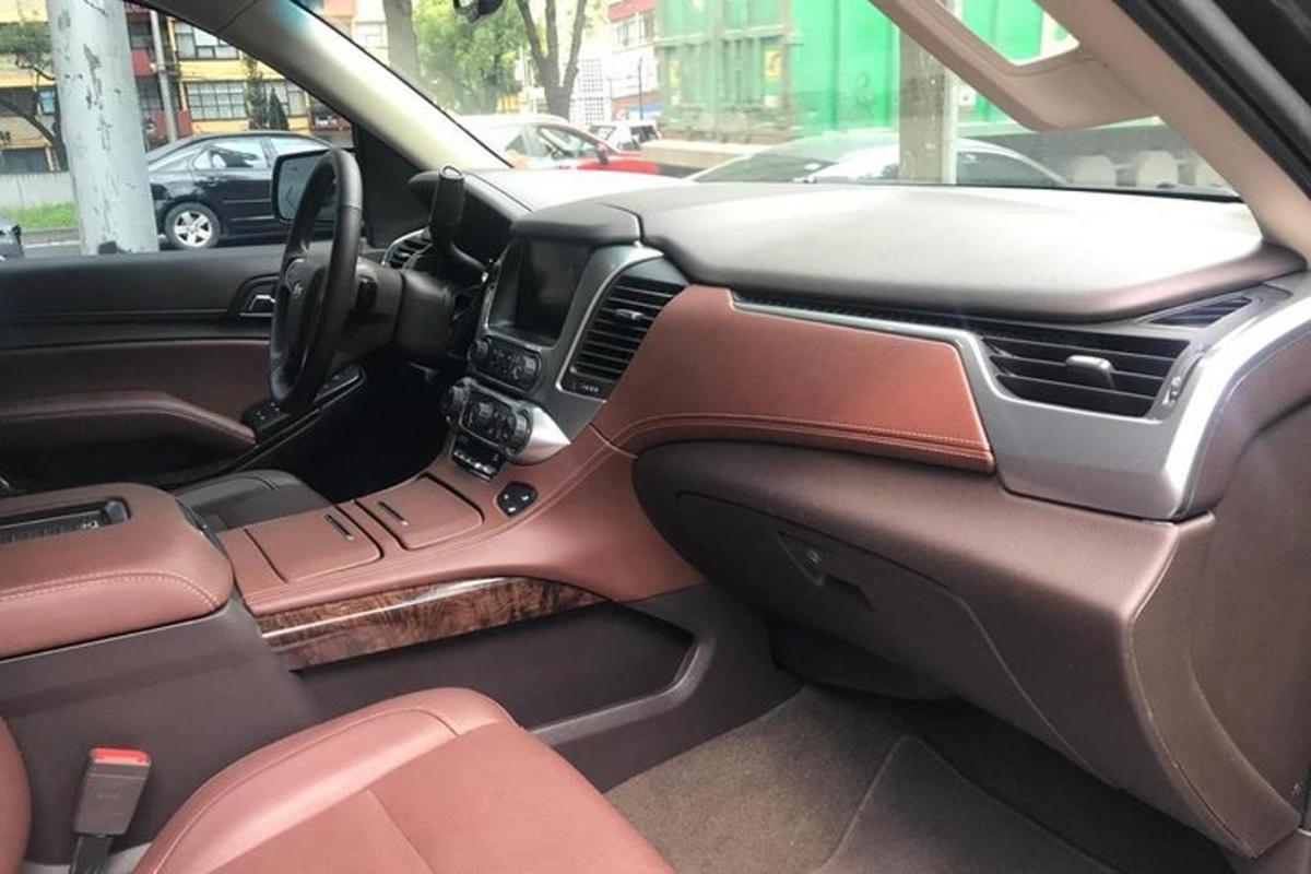 вид на приладову панель автомобіля