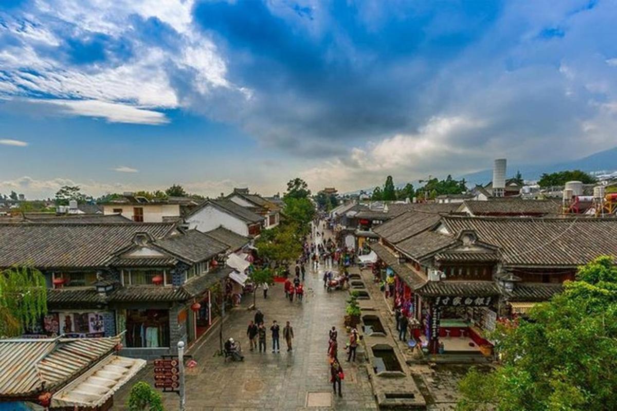 pemandangan atas bandar asia dengan bangunan