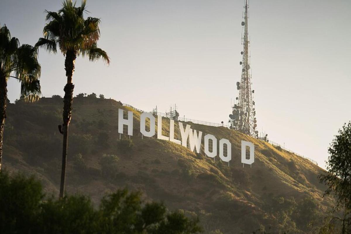 Hollywoodi silt torniga mäe otsas
