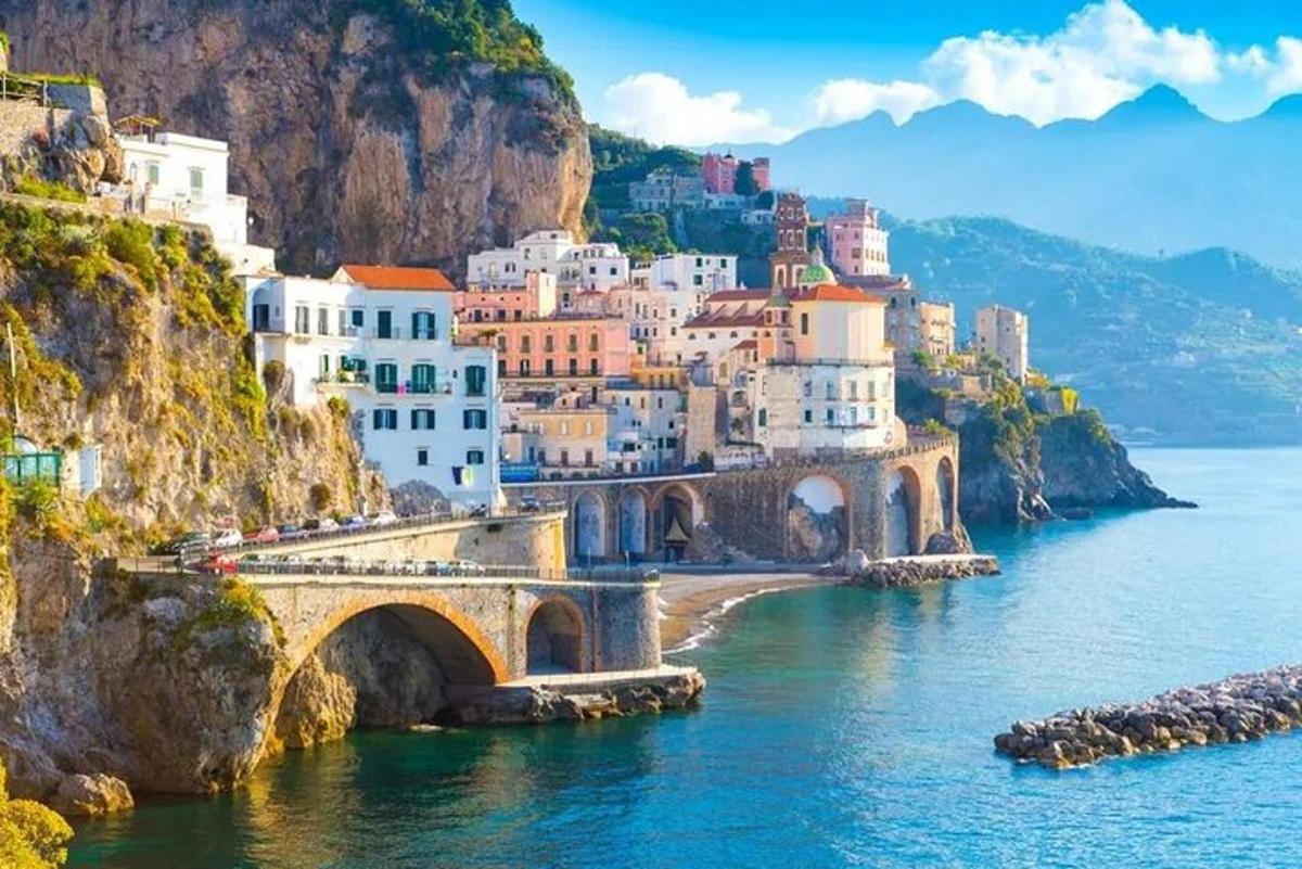 Vaade Amalfi rannikule sillaga
