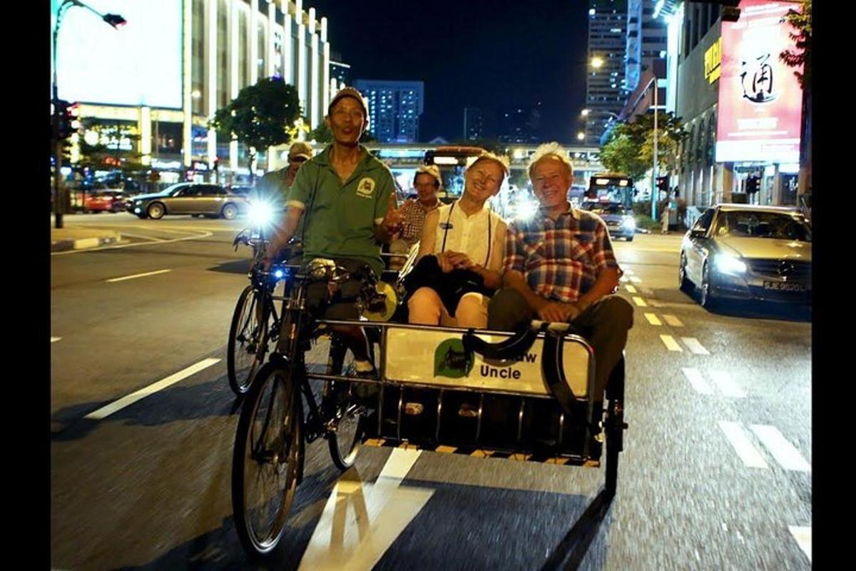sekelompok orang yang mengendarai kereta kuda