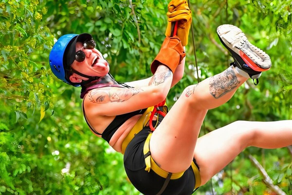 una donna appesa a una corda tra gli alberi