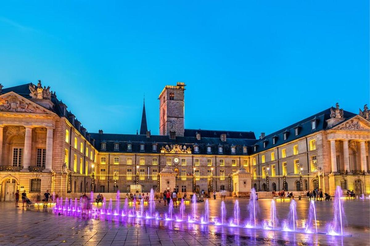 un gran edifici amb una font al davant