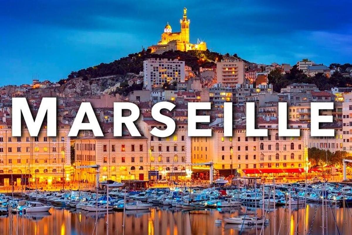 một quang cảnh của Marseille với những chiếc thuyền trong bến cảng