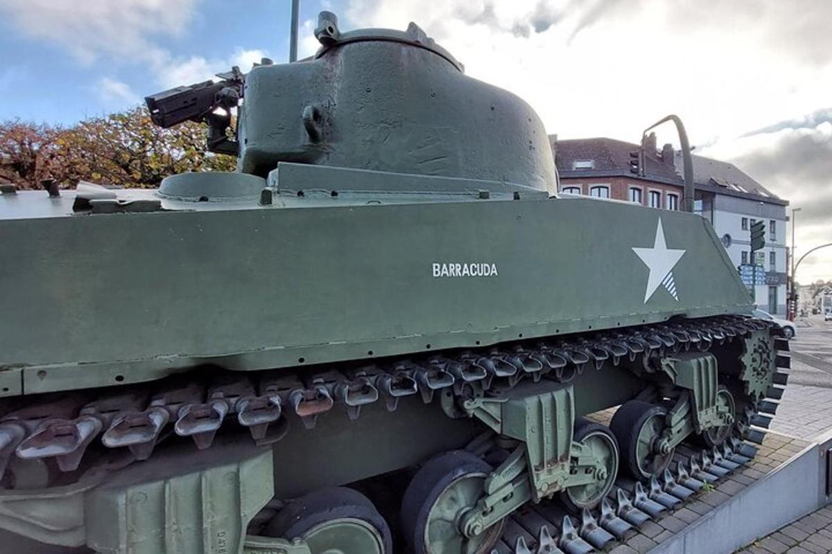 ein Panzer, der in einem Museum ausgestellt ist