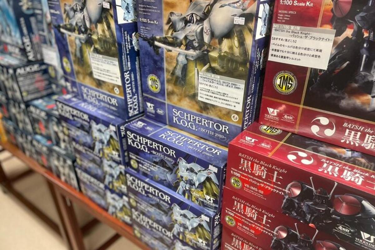 kup igrač Transformers na polici v trgovini