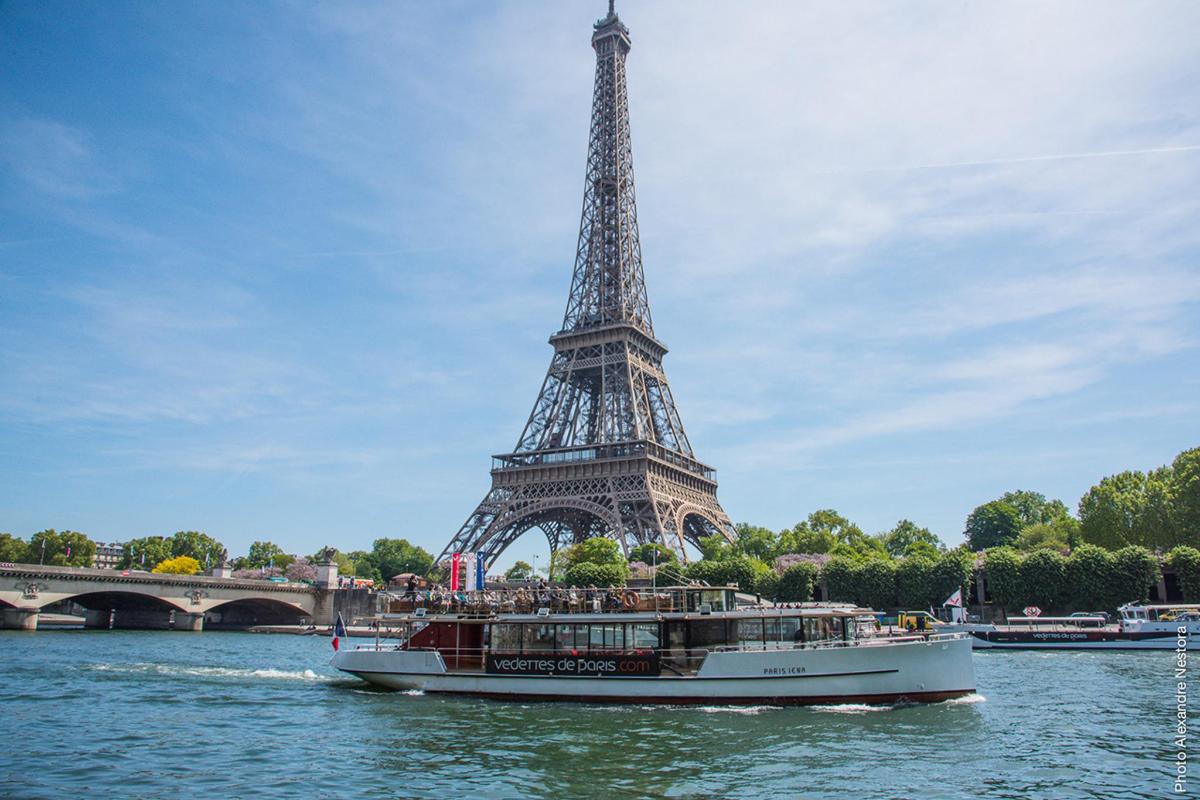 a boat in the water in front of the eiffel tower