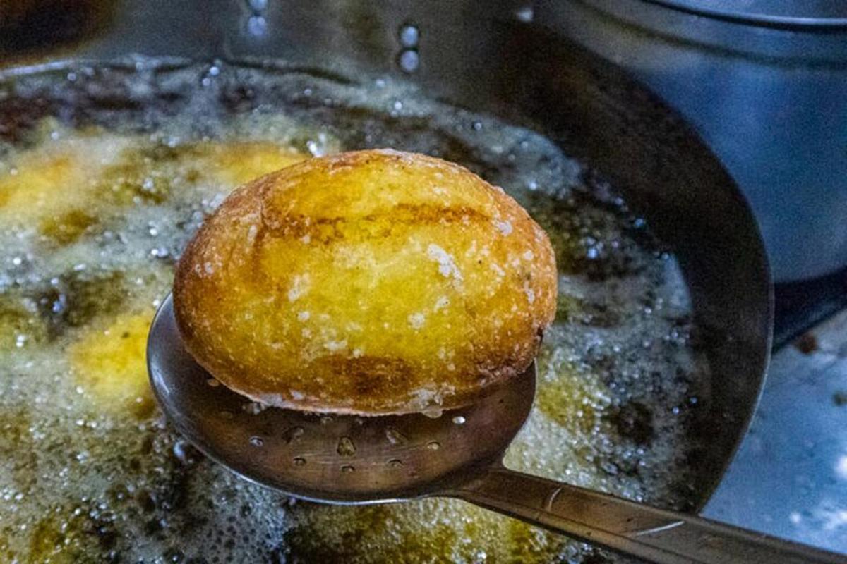 donat pada sudu dalam kuali