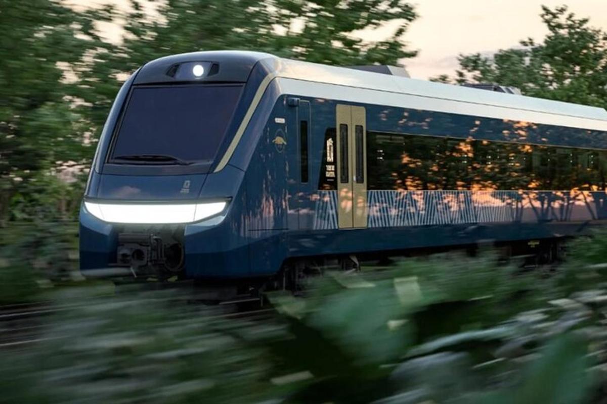 sinine rong sõidab mööda rööpaid