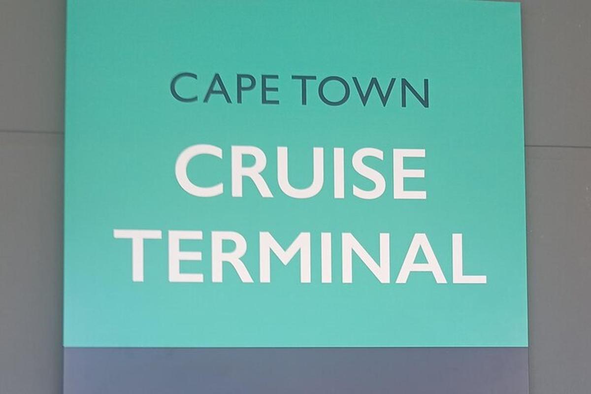 Un cartel que dice "Terminal de cruceros de Ciudad del Cabo"