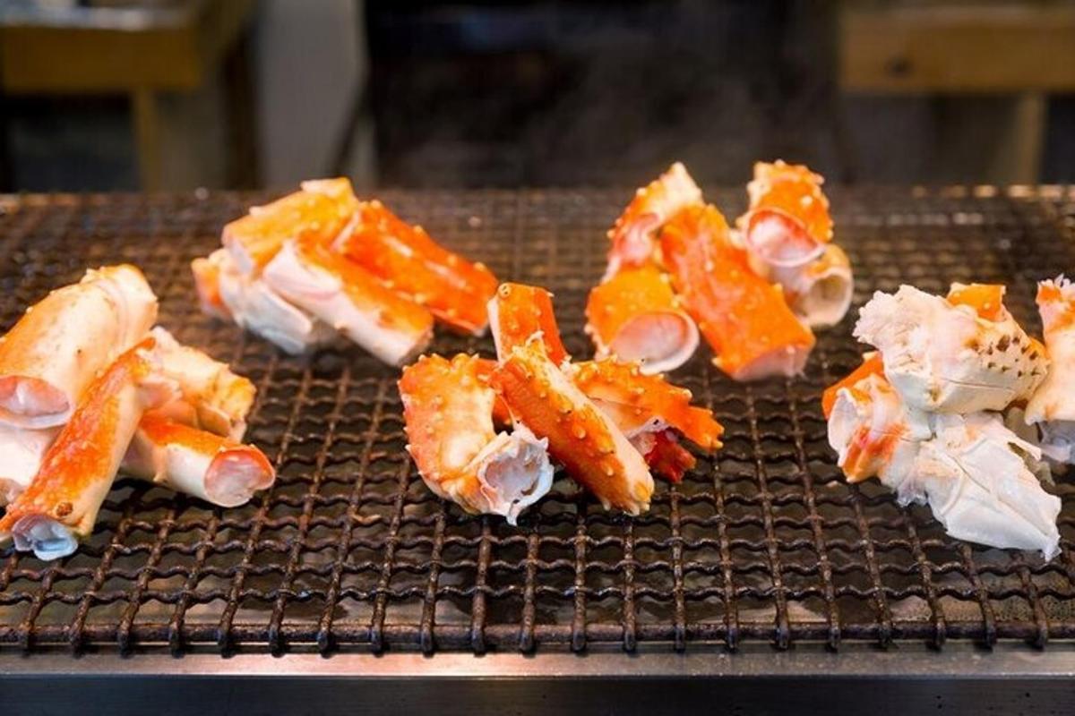 en grill med mange forskjellige typer mat på den