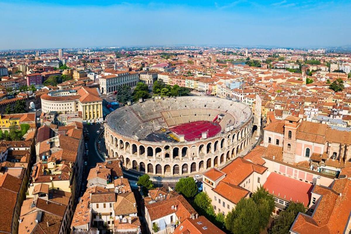 a városban található colosseum légi felvétele