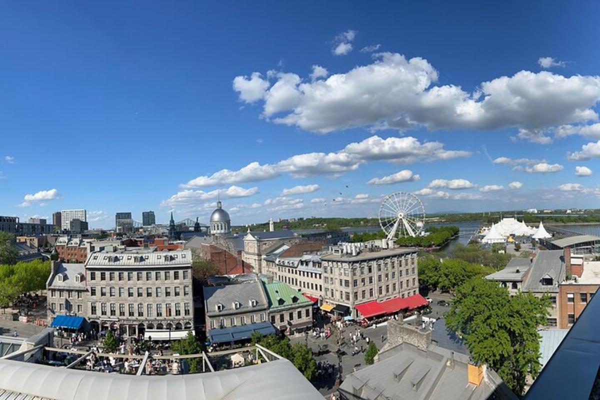 pilsētas skats no gaisa ar ēkām