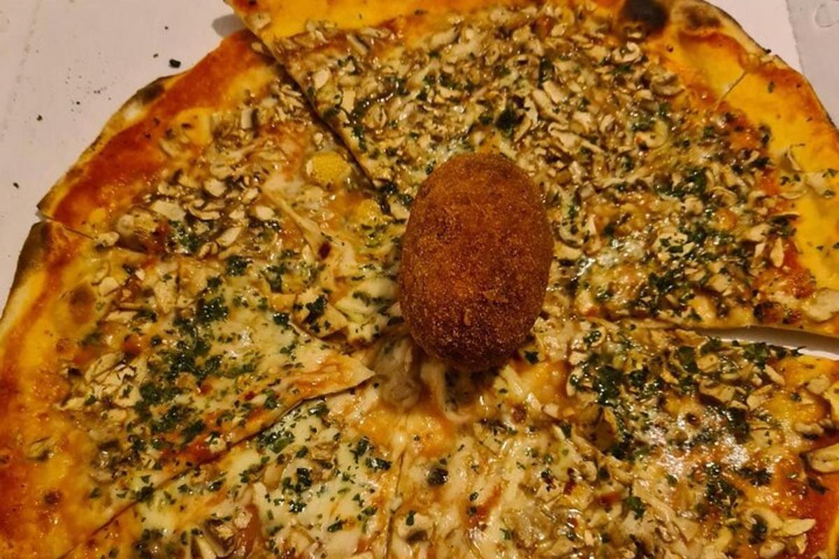 detail pizzy s chybějícím kouskem