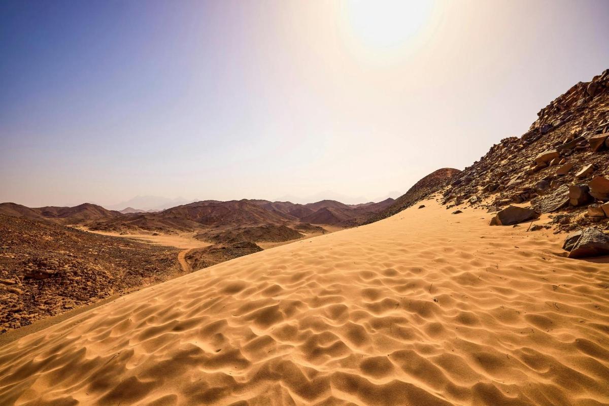 una duna de sorra al mig del desert