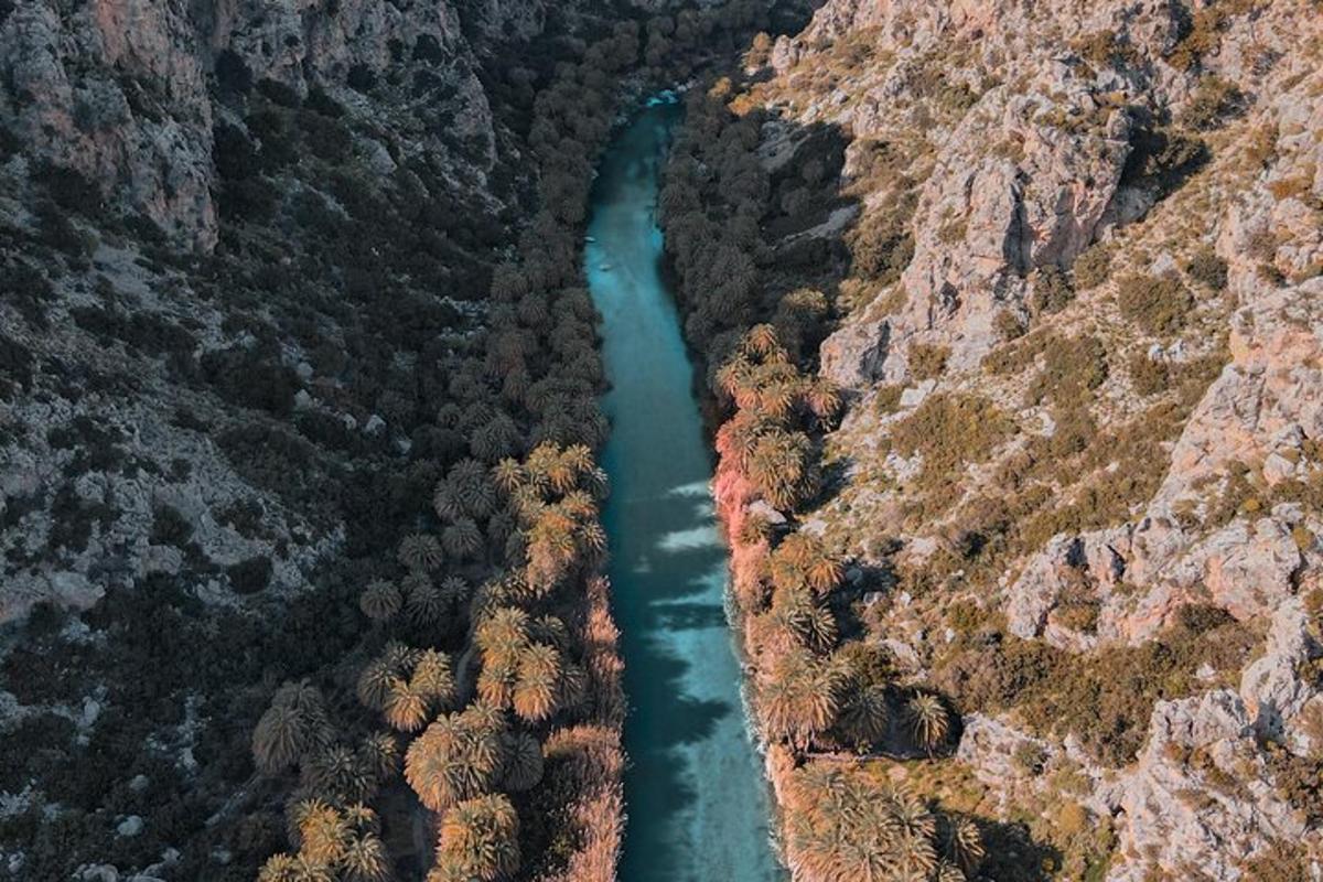vista aèria d'un riu en un canyó