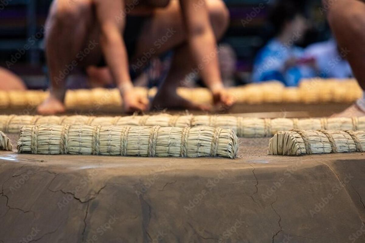 un primer pla d'una estora sobre una taula