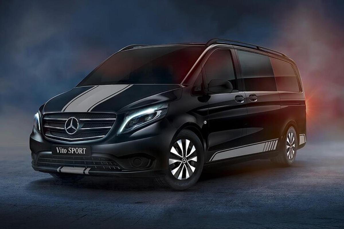 una Mercedes nera