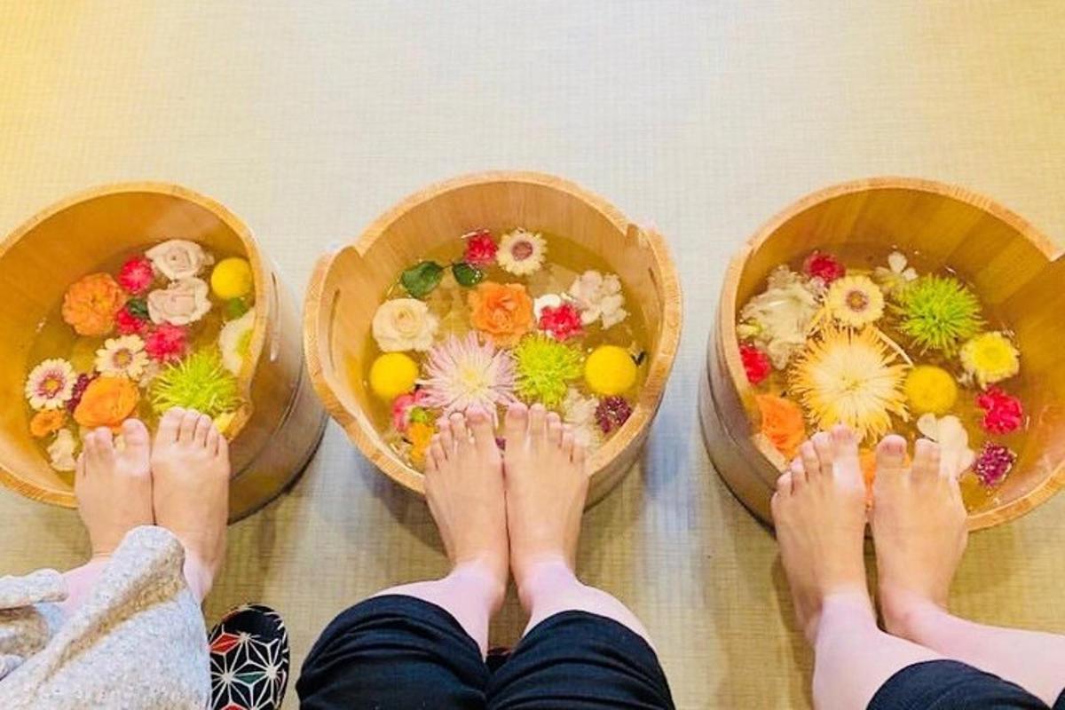 三碗盛有人脚的食物