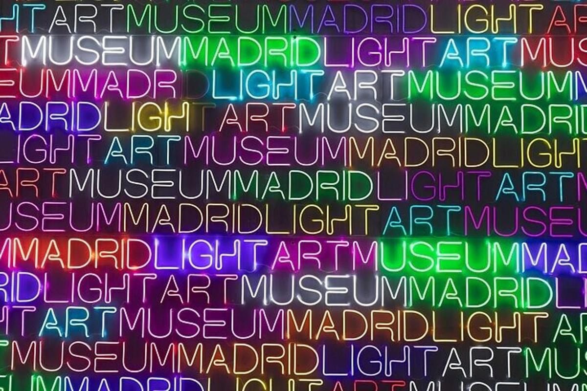 Un patrón sin costuras de faros iluminados