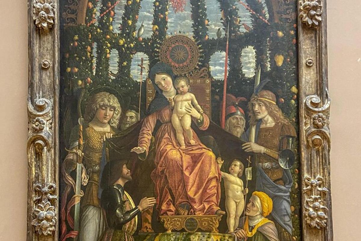 uma imagem de uma pintura em uma parede