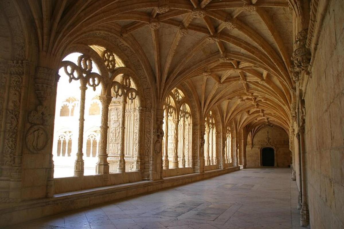 an empty hallway in a building with arched ceilings