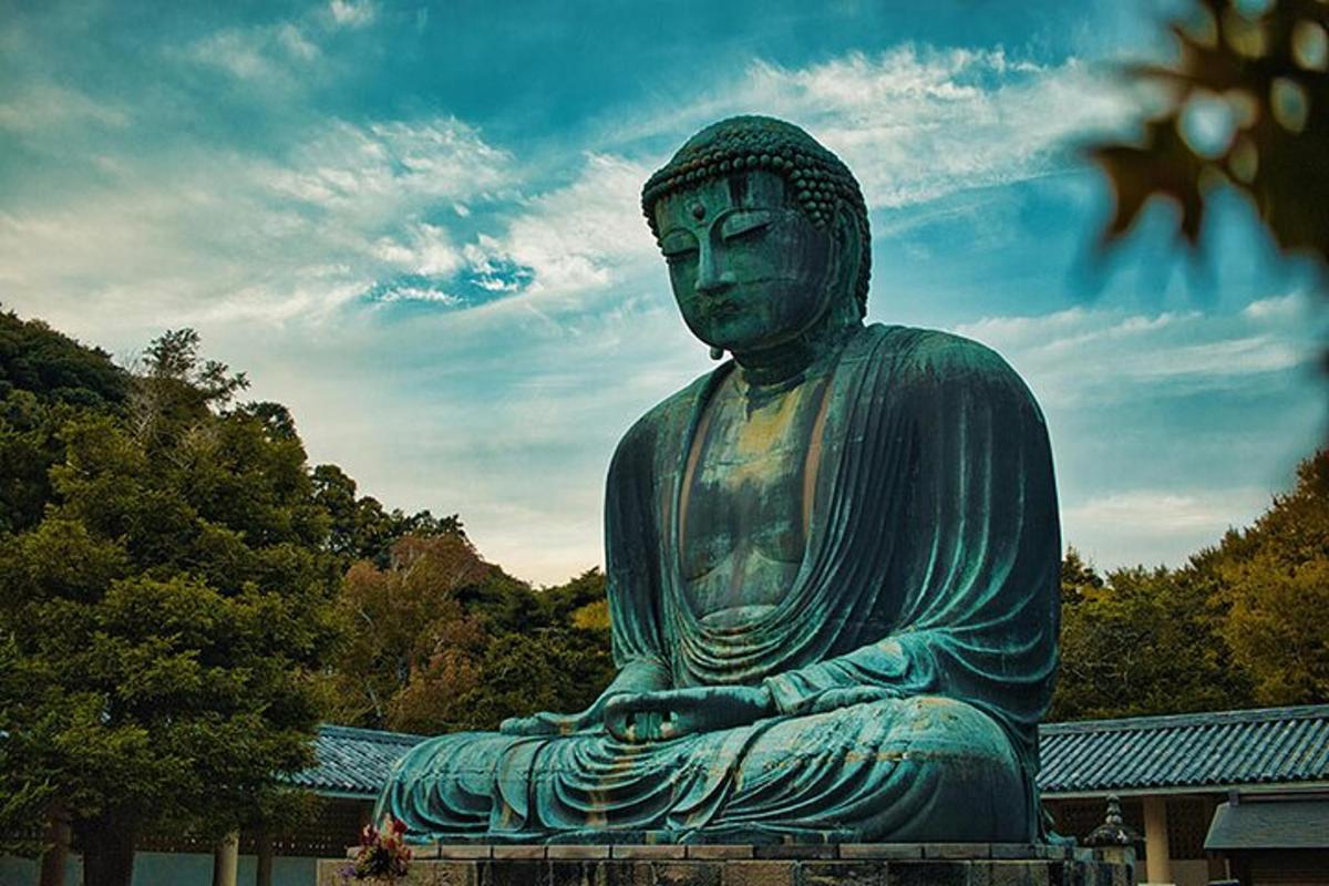 suur roheline istuva Buddha kuju