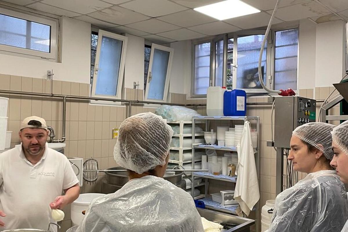 група људи у операционој сали