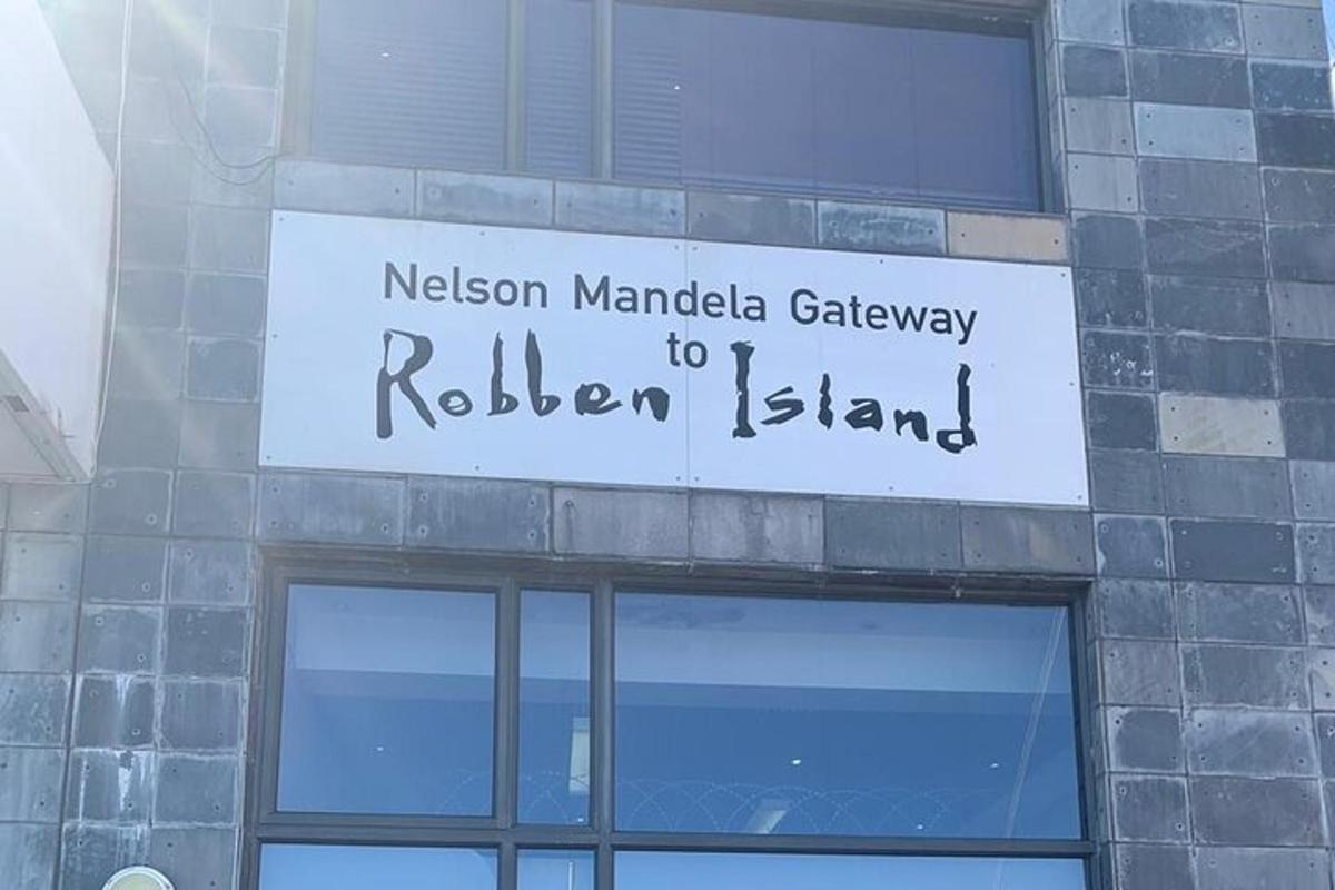 a sign on a building that says nelson mandela gallery to ricken island