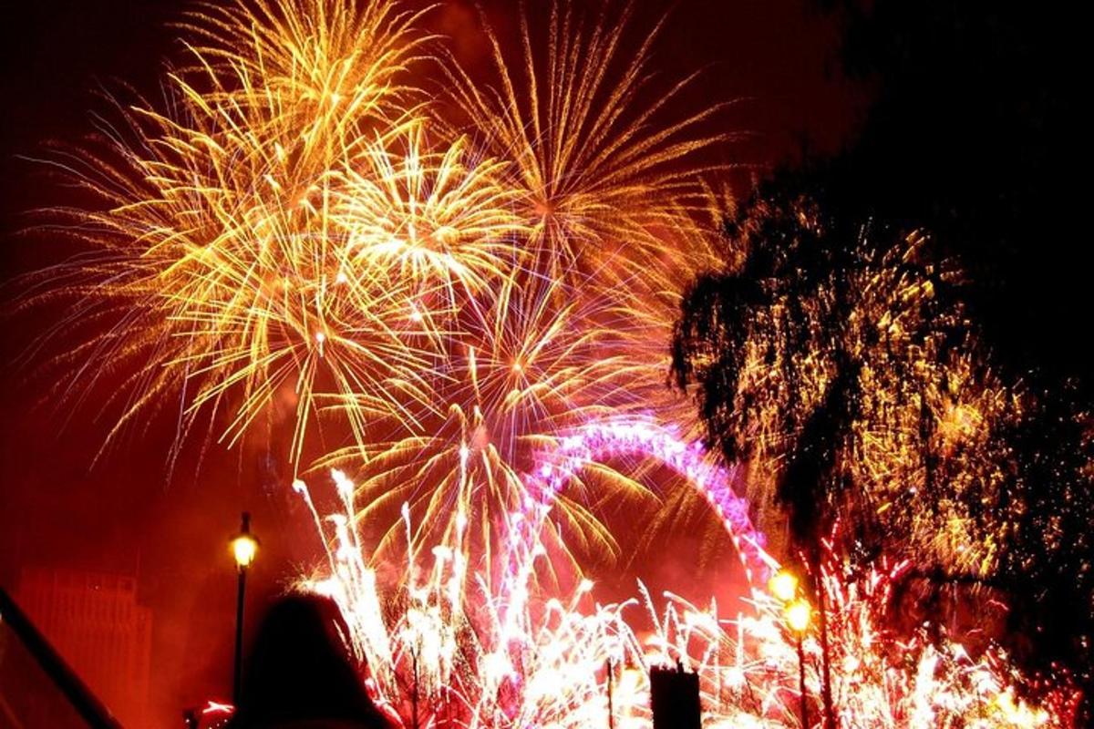 ロンドンアイを背景にした花火大会