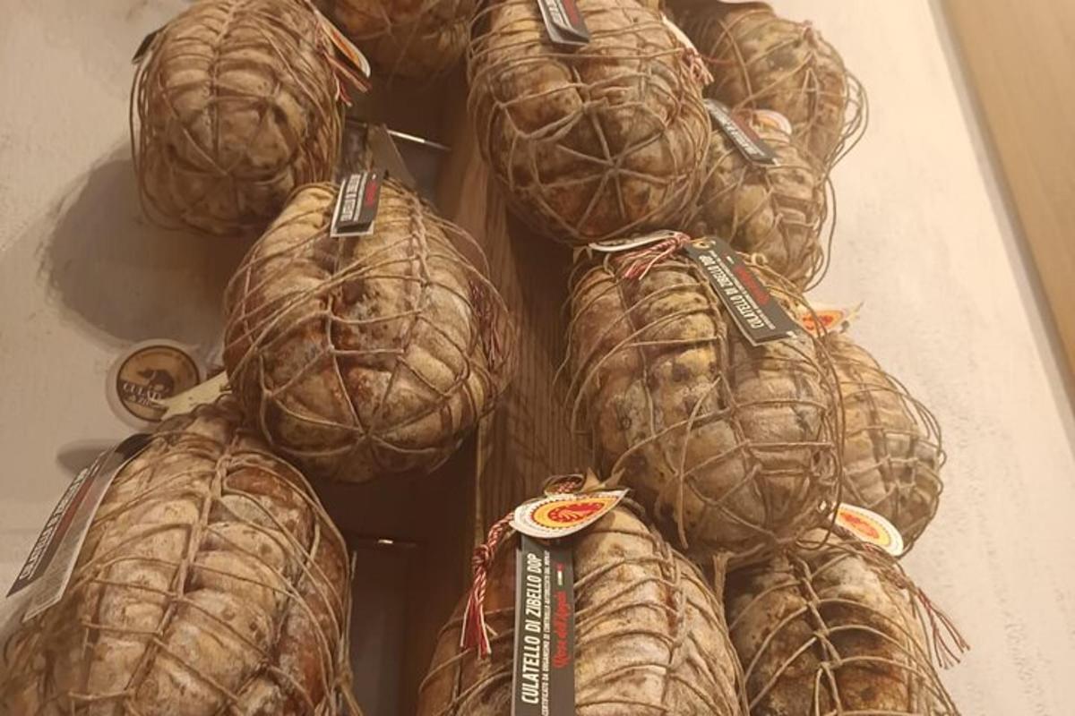 một hộp rùa được bọc lại có dán nhãn