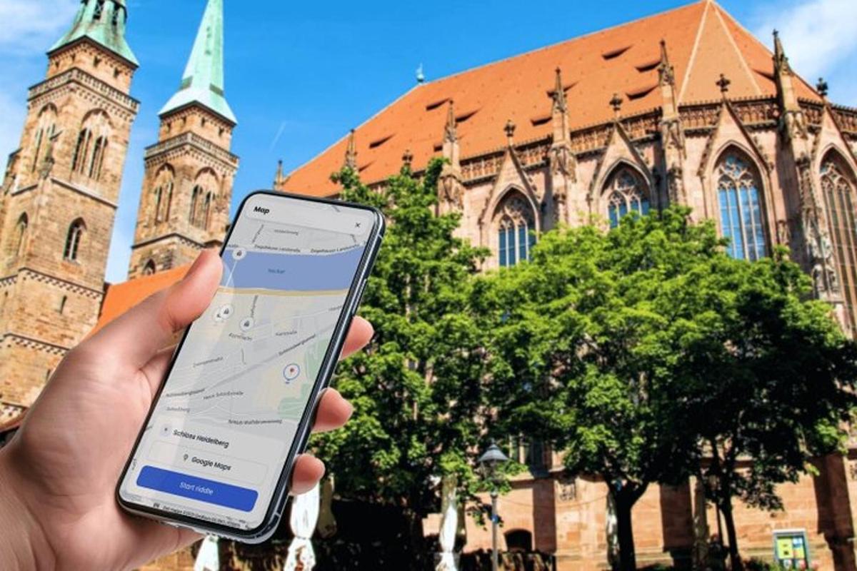 una persona che tiene in mano un cellulare davanti a una chiesa