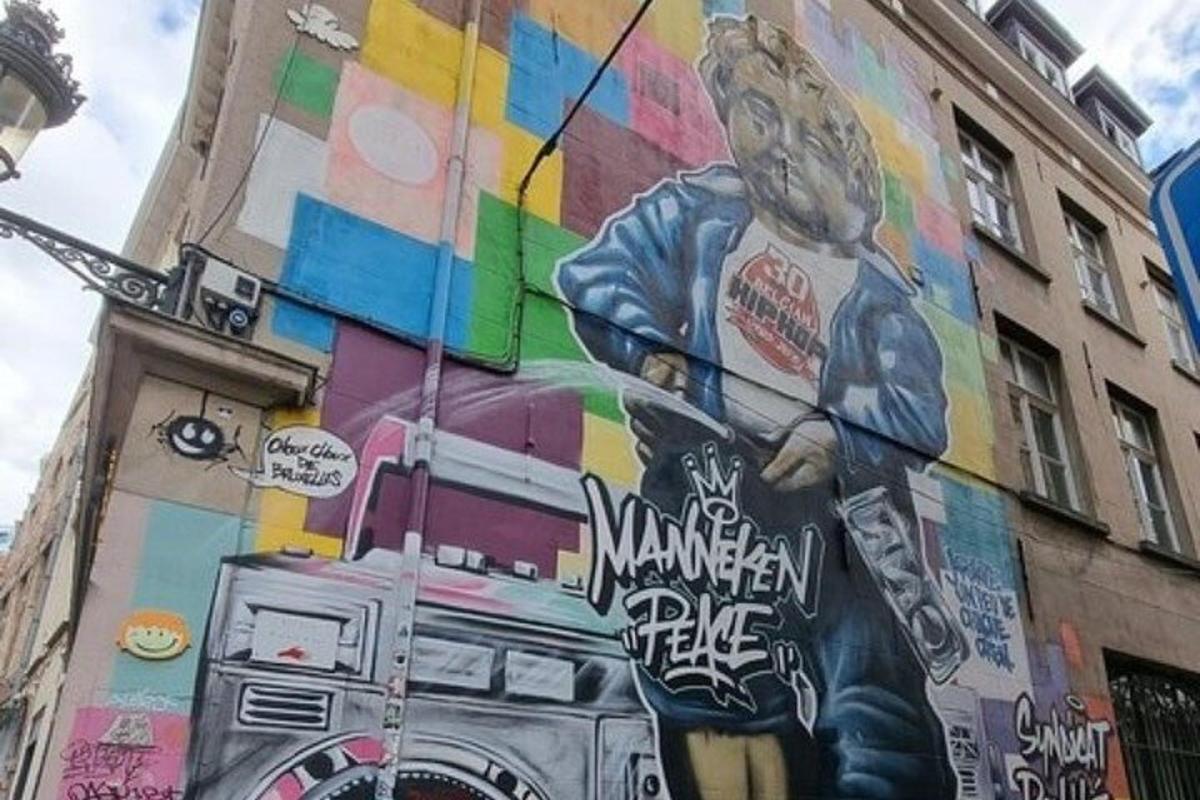 mural di sisi bangunan