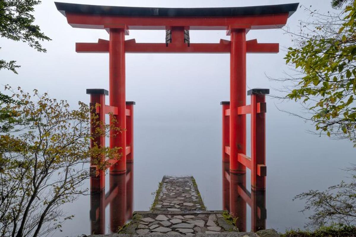 brána torii u vchodu do svatyně