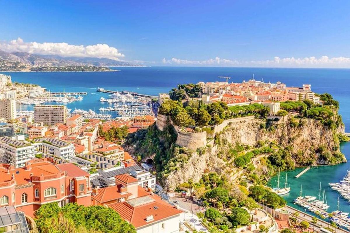một góc nhìn về thành phố dubrovnik và đại dương