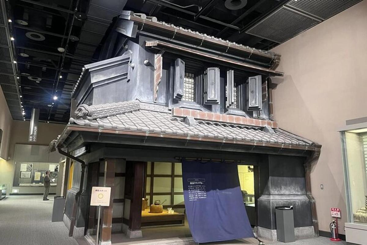 un modello di un edificio esposto in un museo