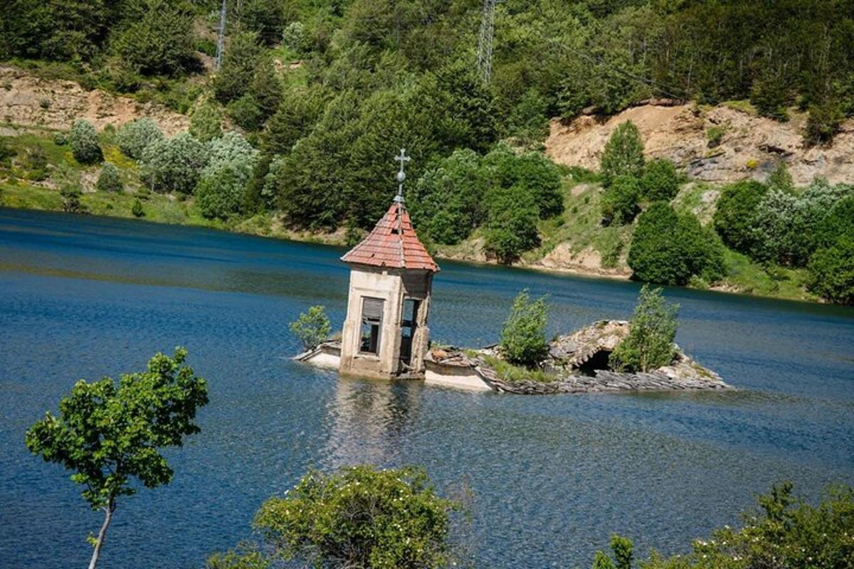 a small island in the middle of a lake