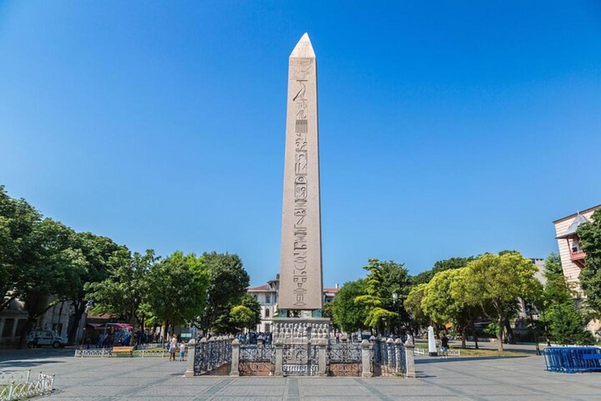 a monument in the middle of a city