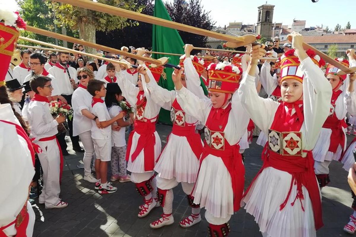 a group of children in traditional chinese dances