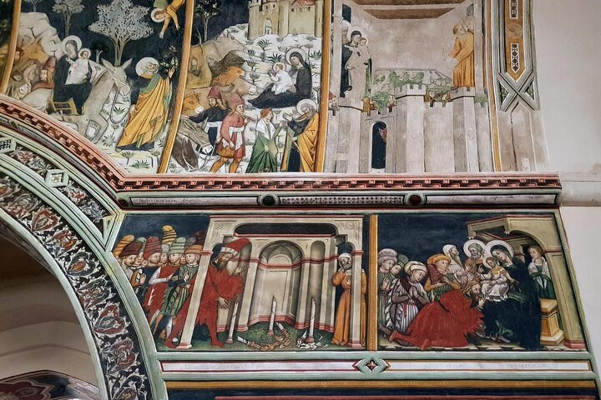 malba na zdi kostela s nástěnnou malbou