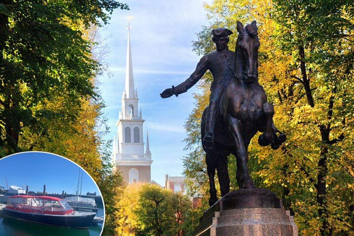 uma estátua de um homem cavalgando ao lado de um barco