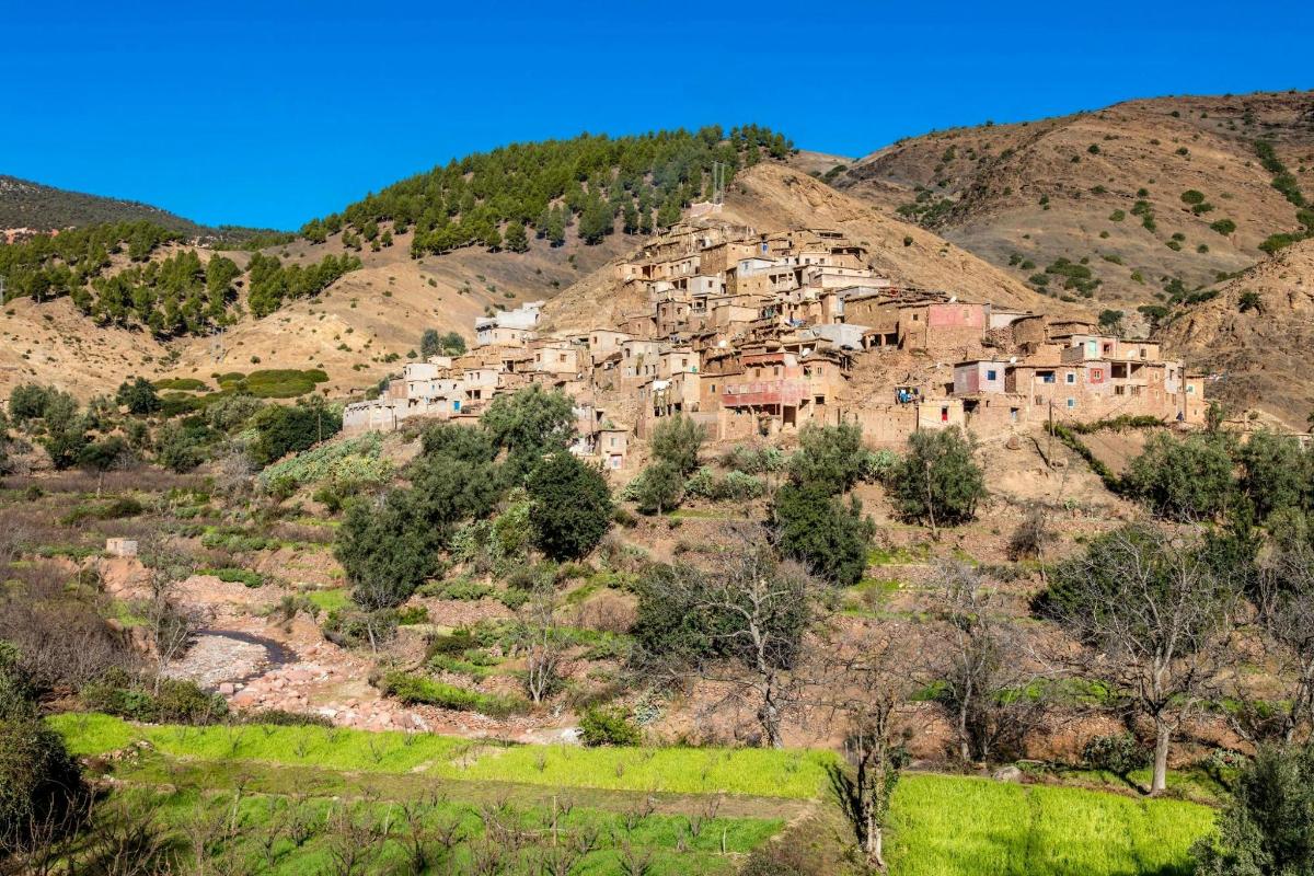 un village à flanc de montagne