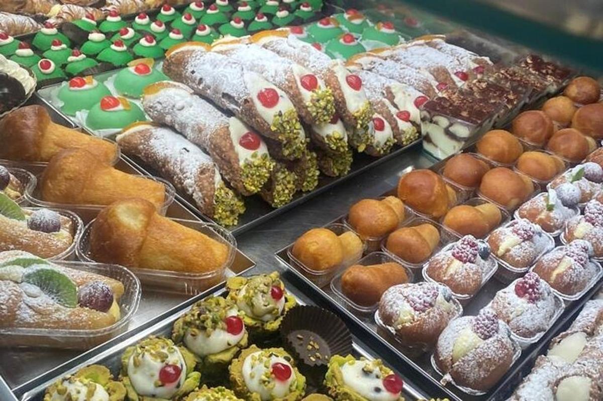 přehlídka různých druhů pečiva a dezertů