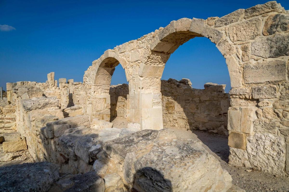 an arch in the ruins of a building