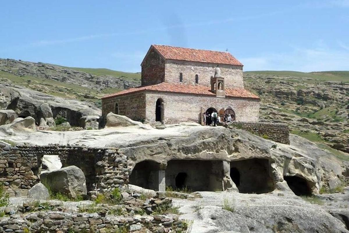 starý kostel na vrcholu hory