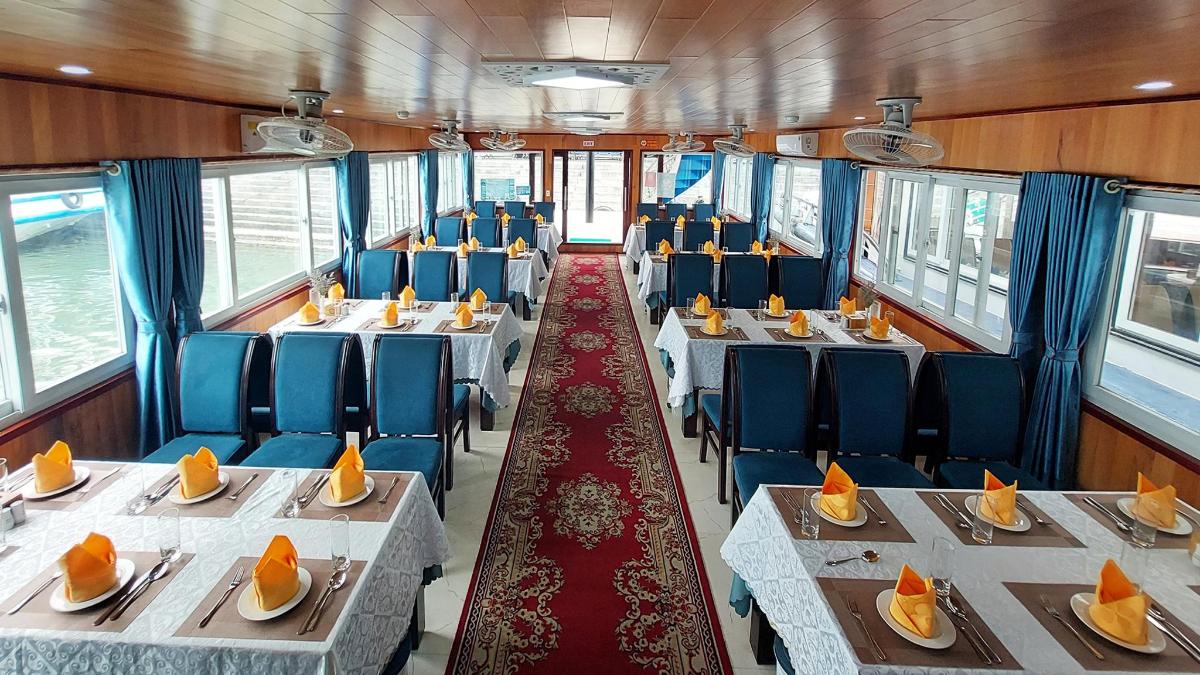 a dining car of a train with tables and chairs